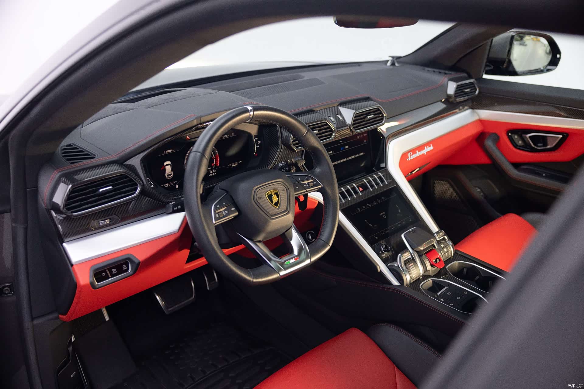 Lamborghini Urus, 2022 9