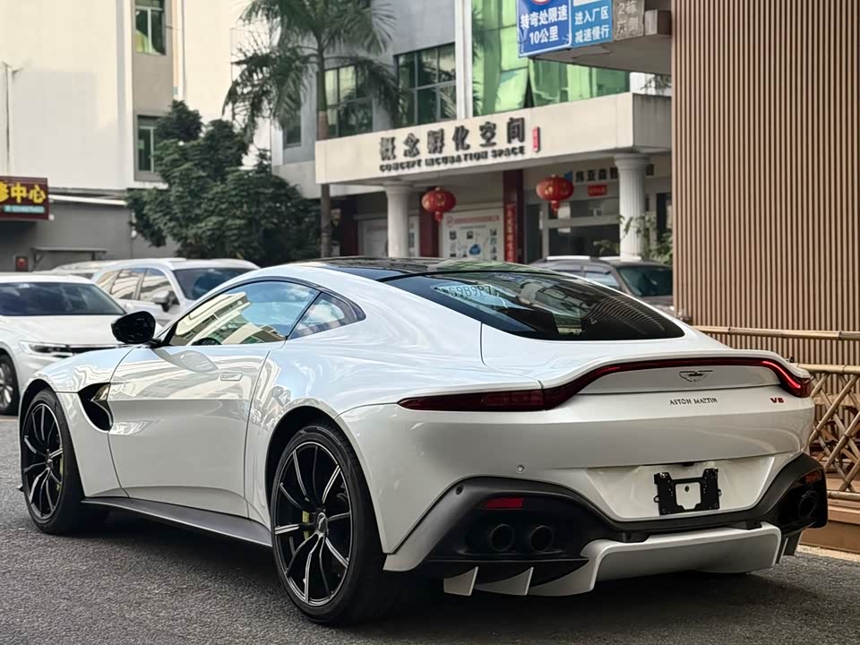 Aston Martin V8 Vantage