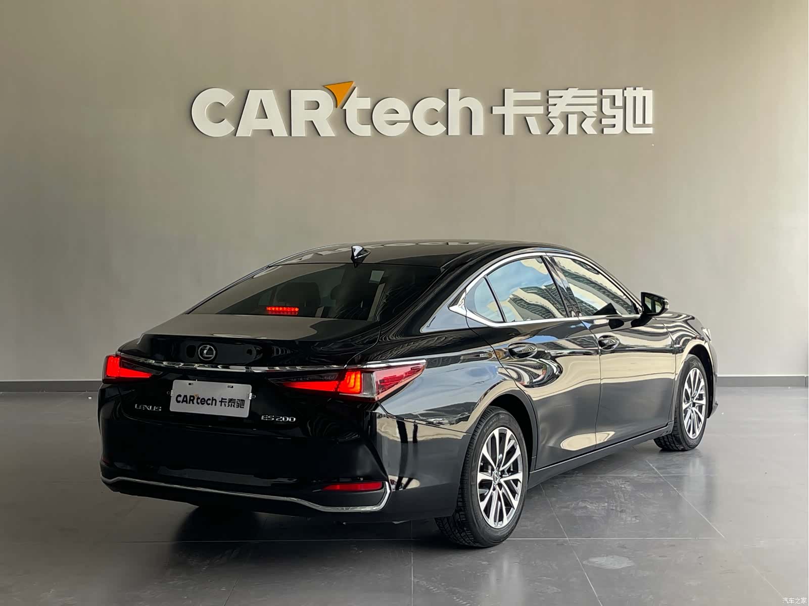 Lexus ES, 2023 4
