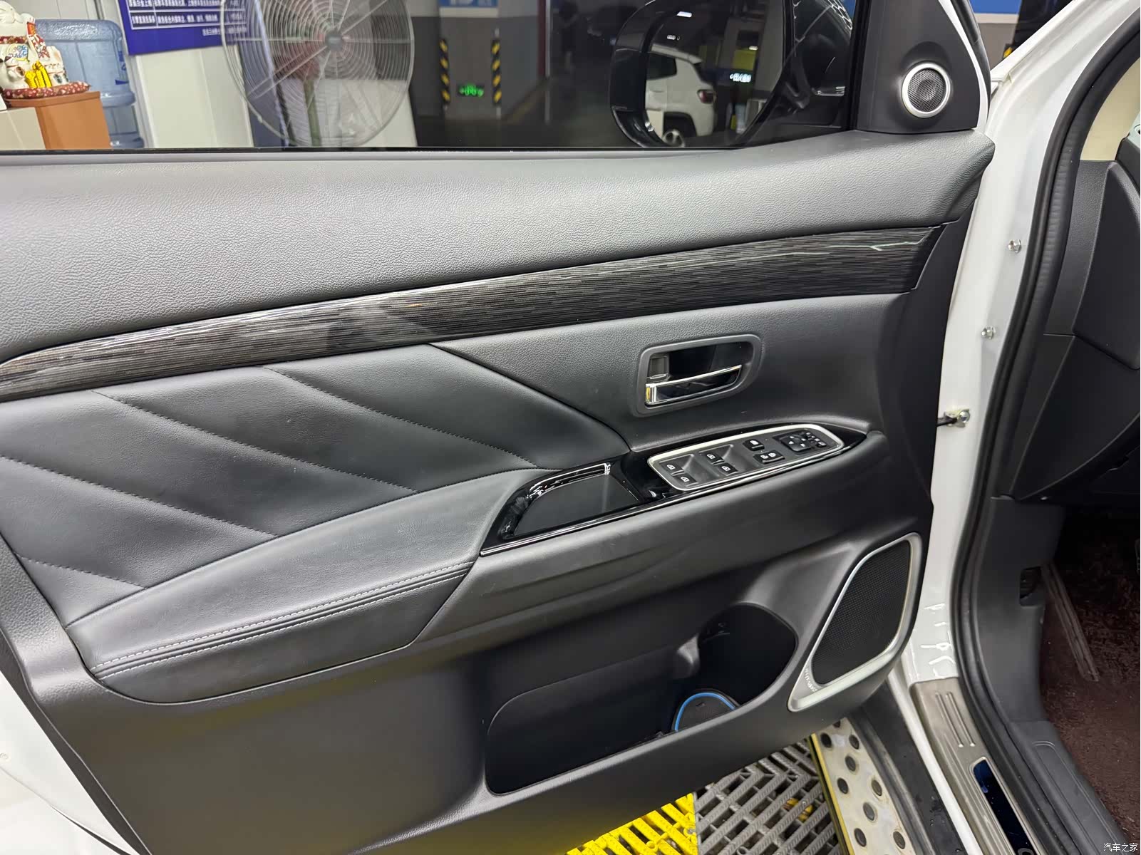 Mitsubishi Outlander, 2019 11