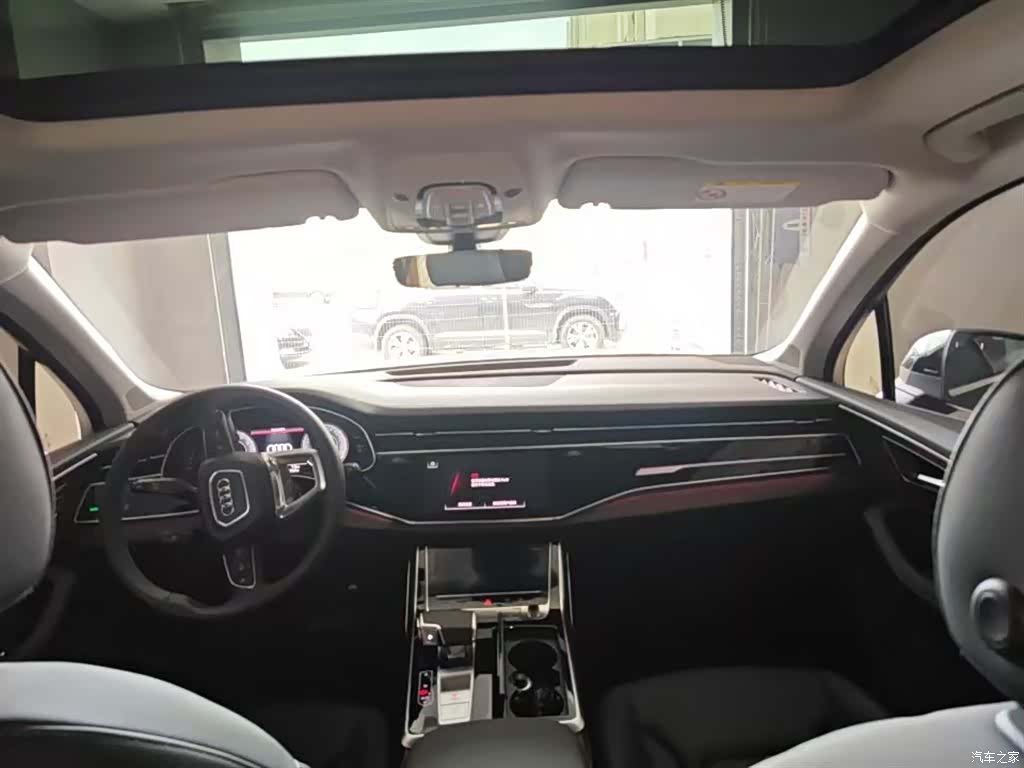 Audi Q7, 2025 3