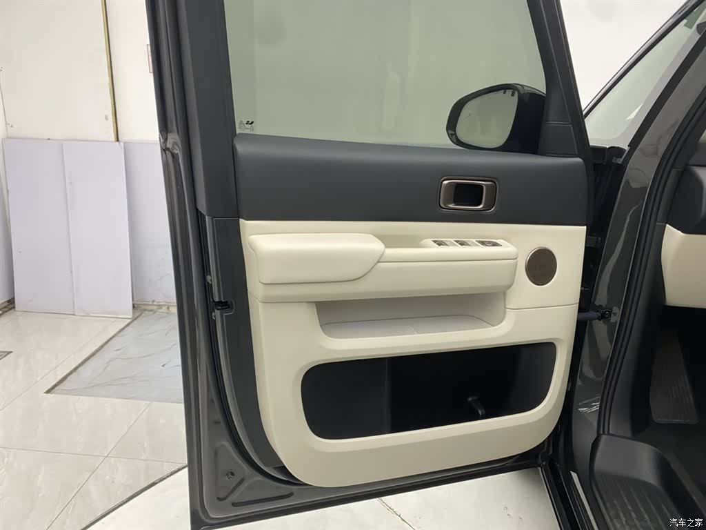 Li Auto MEGA, 2025 15
