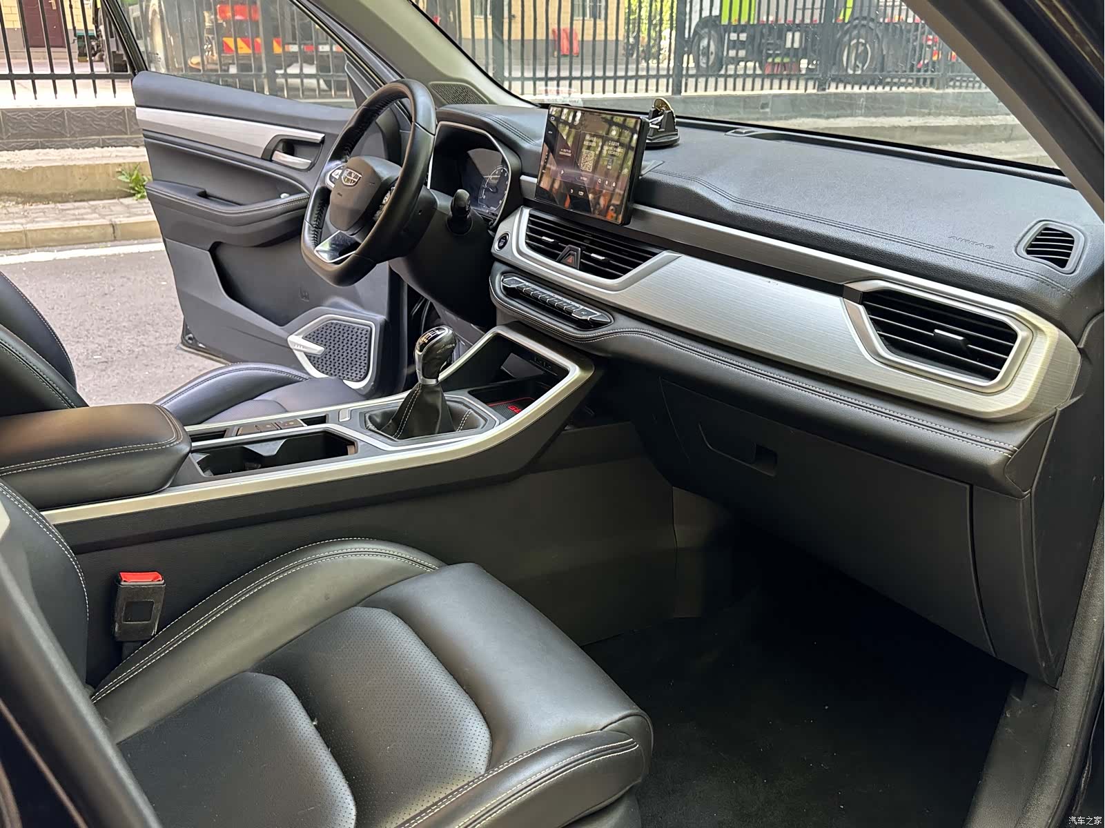 Geely X6, 2019 13