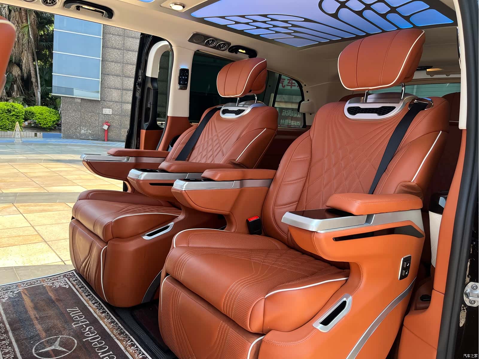 Mercedes-Benz 7, 2023 9