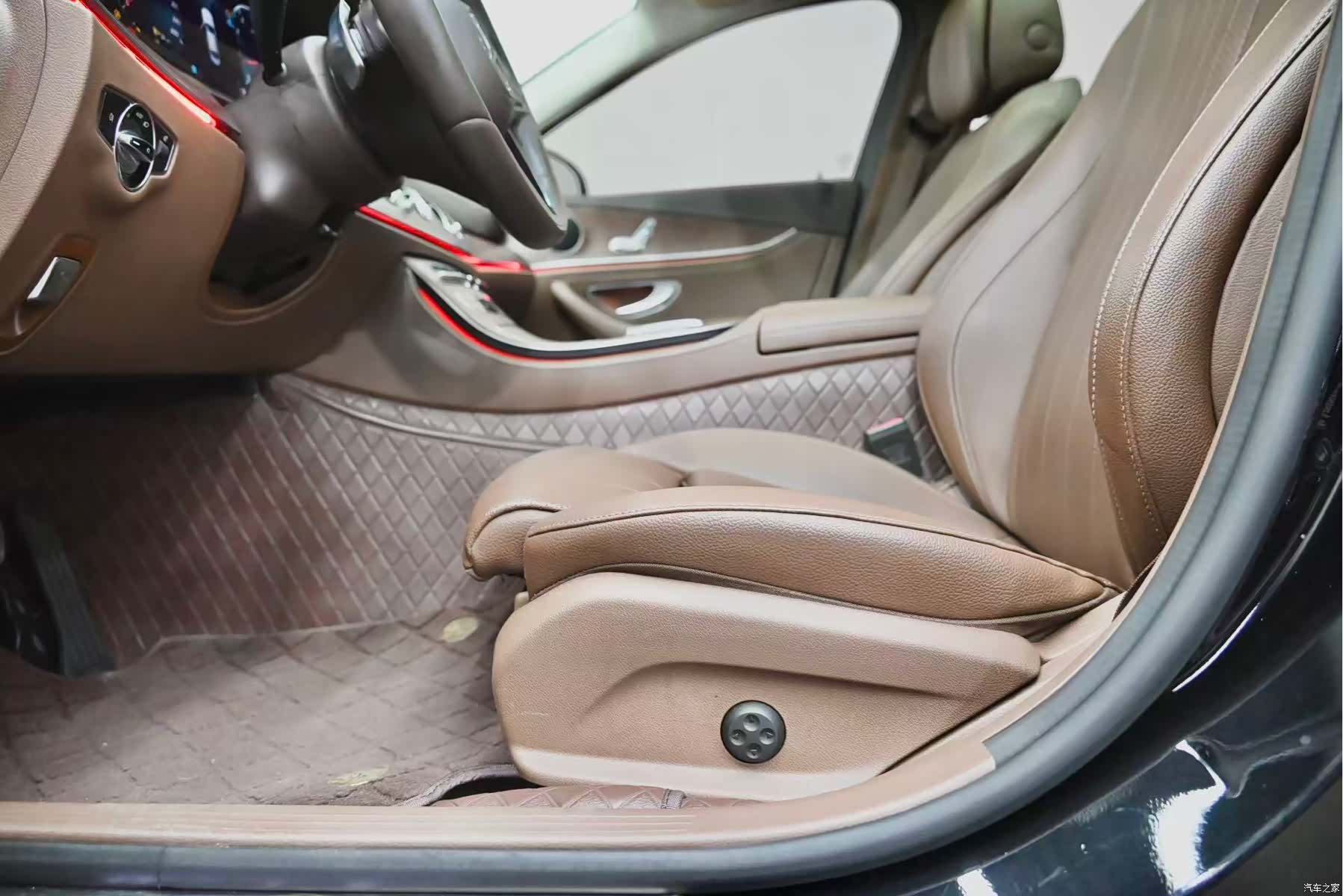 Mercedes-Benz E-Class, 2023 28
