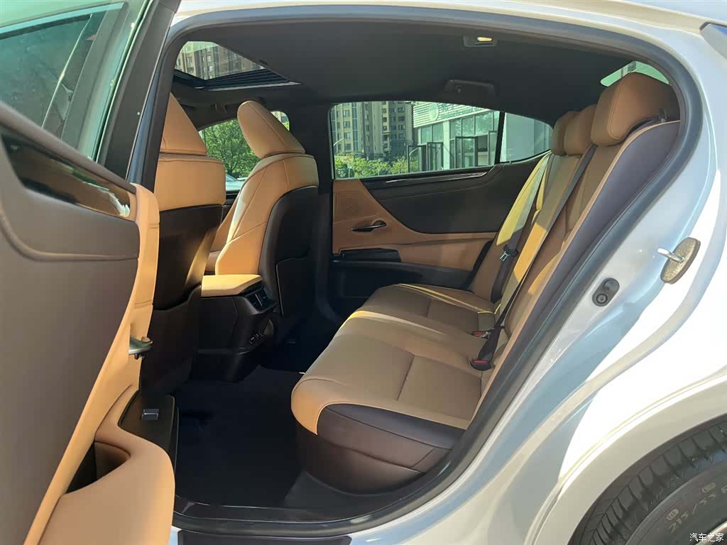 Lexus ES, 2023 14
