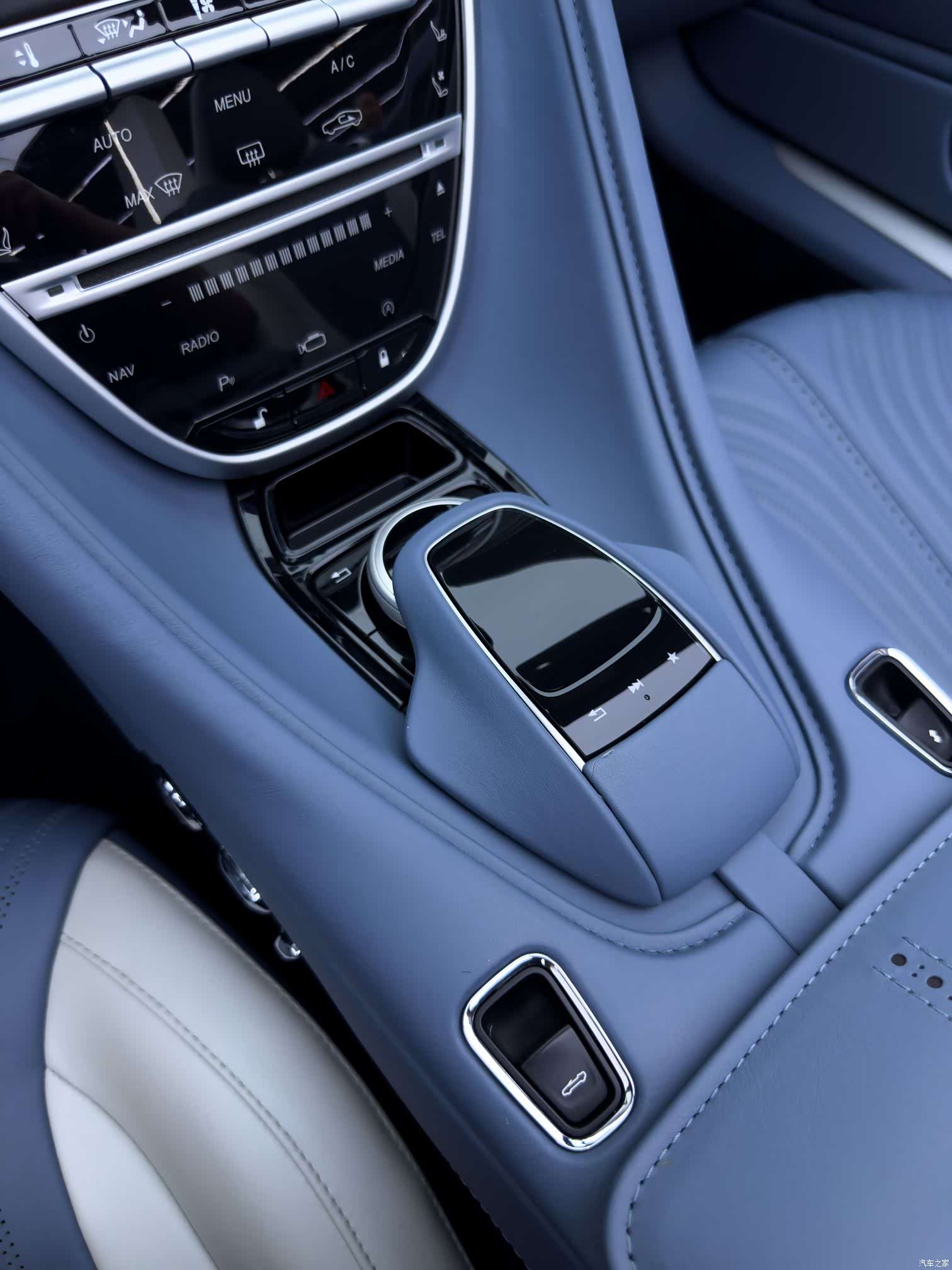 Aston Martin DB11, 2023 24