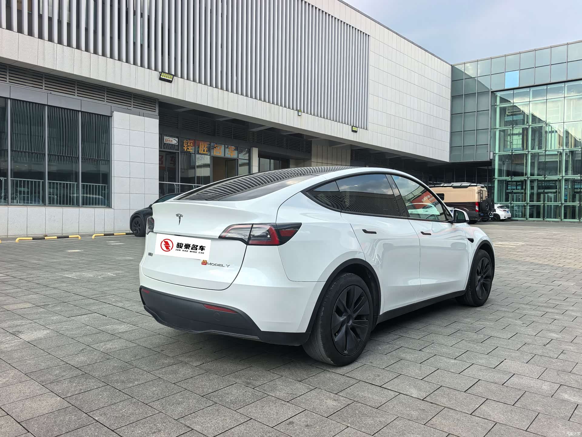 Tesla Model Y, 2024 16