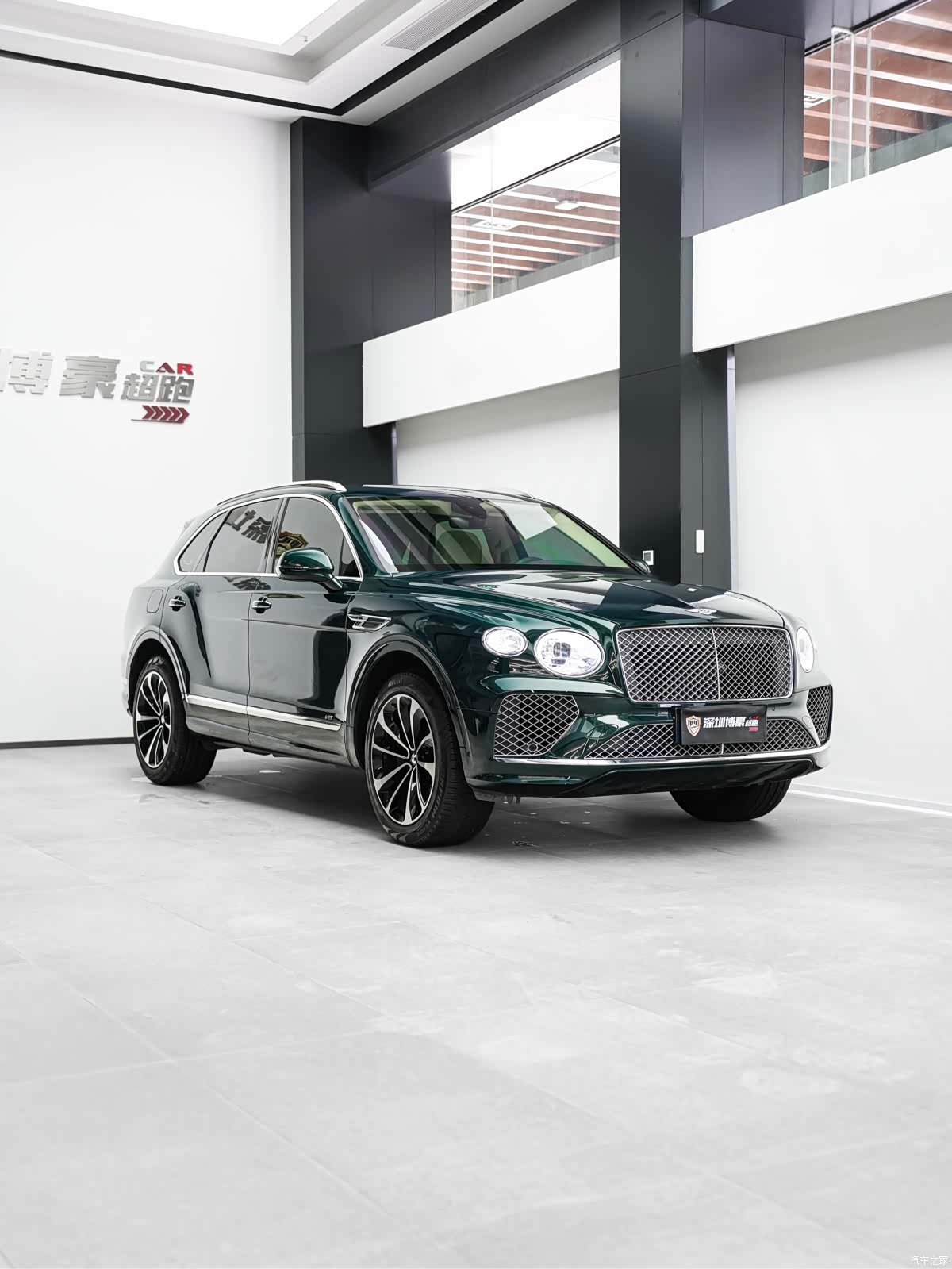 Bentley Bentayga, 2021 6