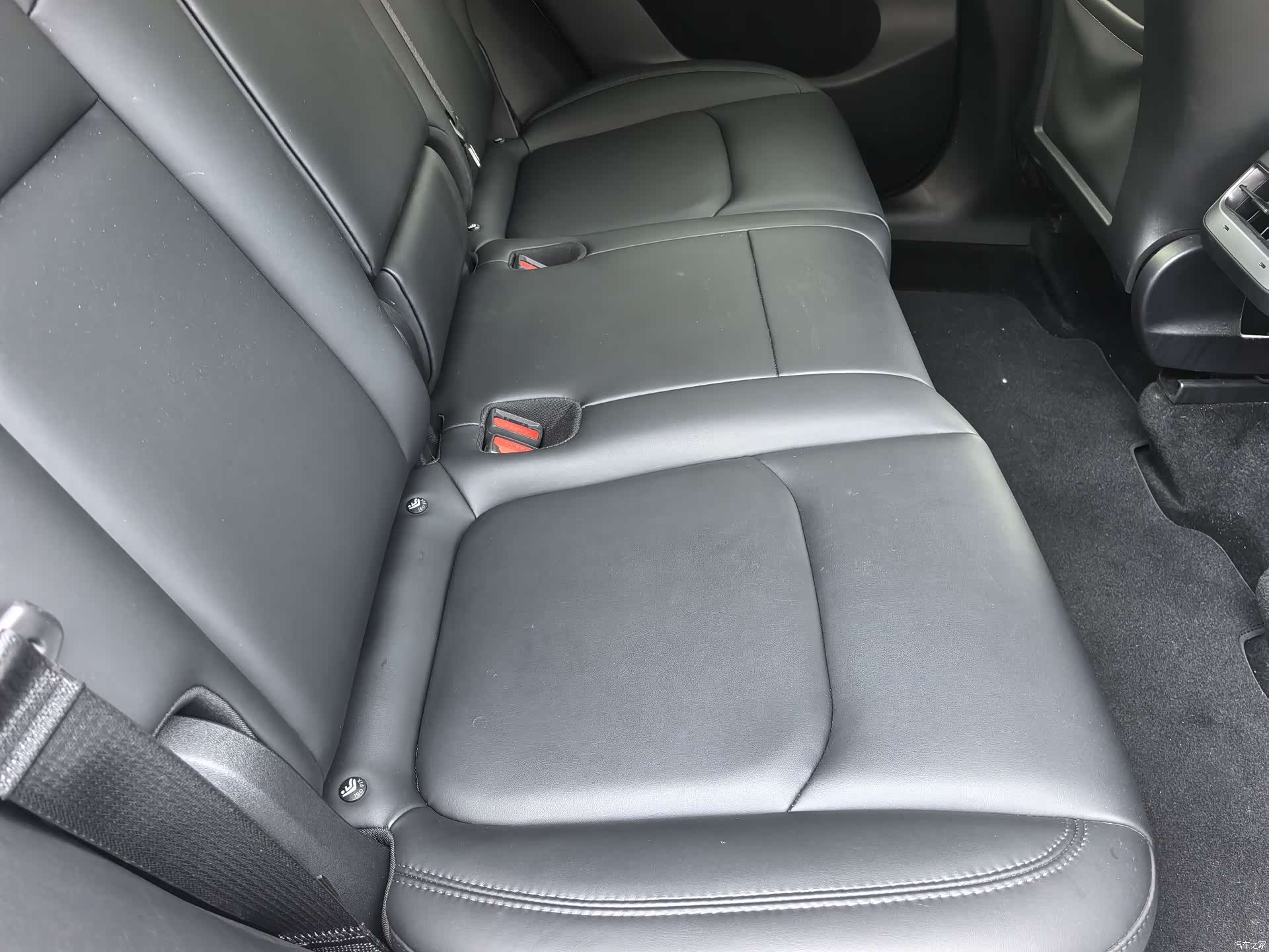 Tesla Model Y, 2024 6