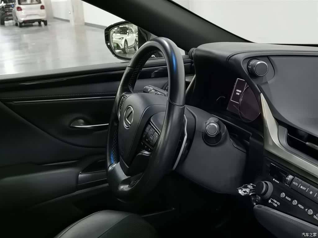 Lexus ES, 2019 22