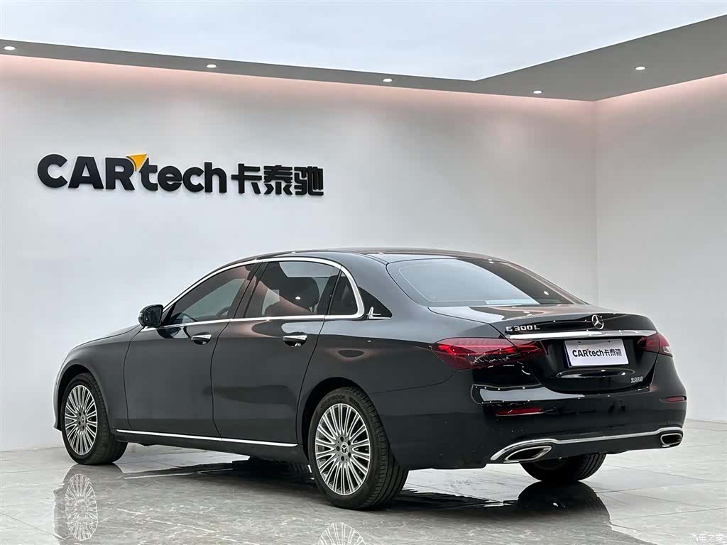 Mercedes-Benz E-Class, 2023 3