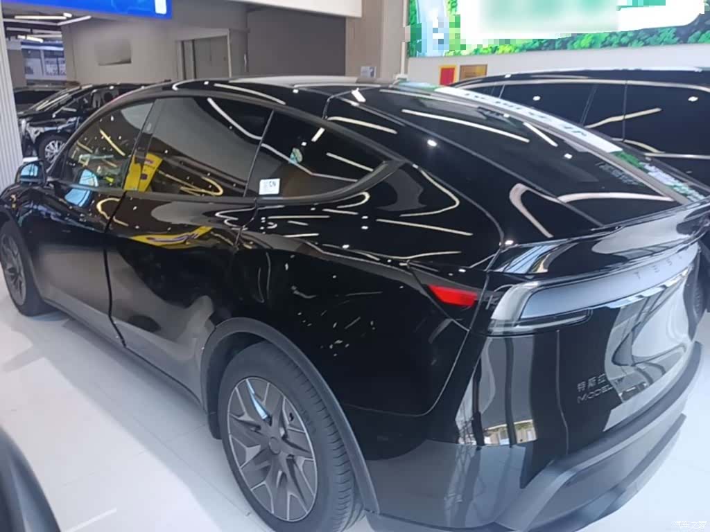 Tesla Model Y, 2026 все фото