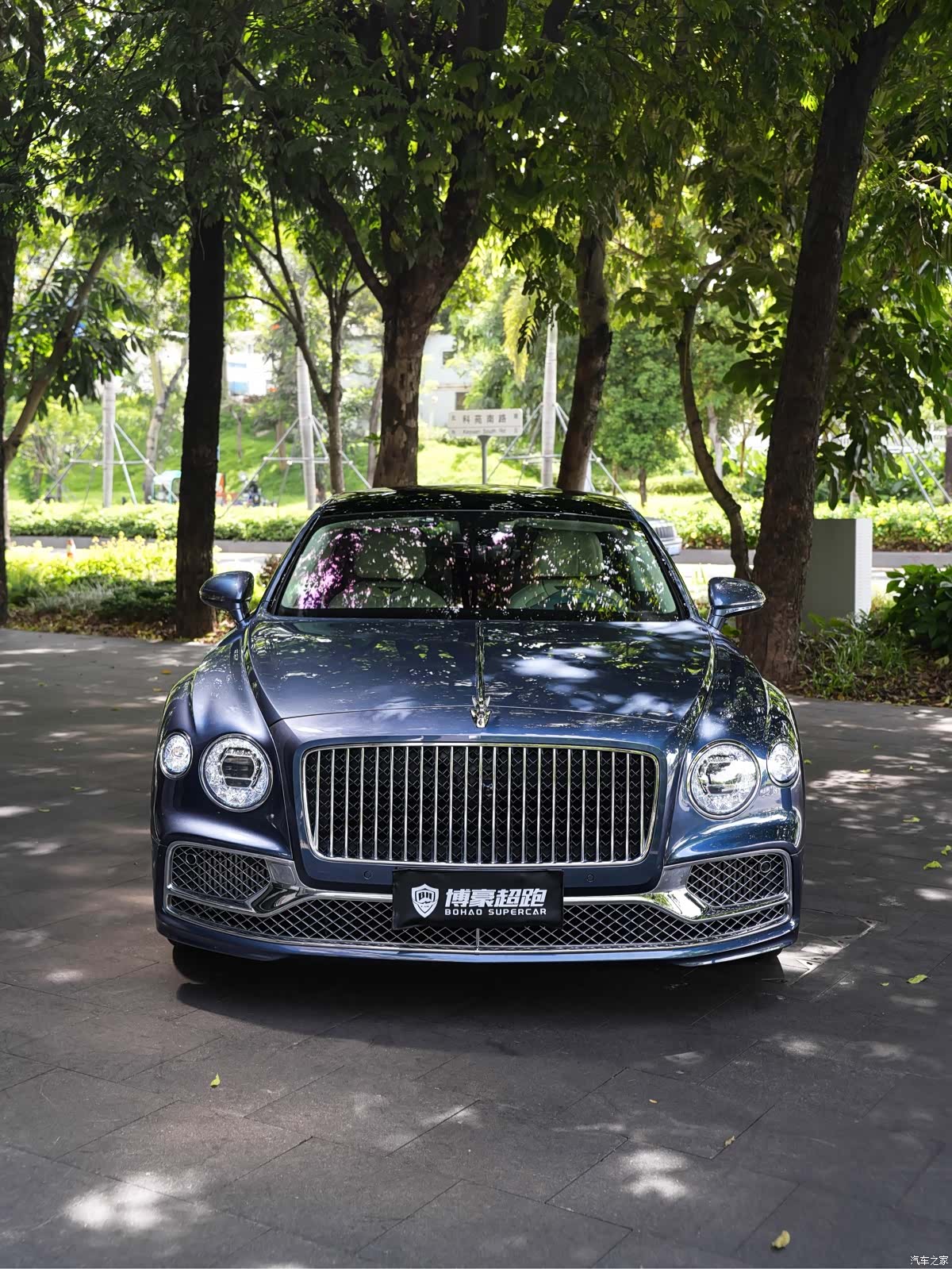 Bentley Flying Spur, 2023 9
