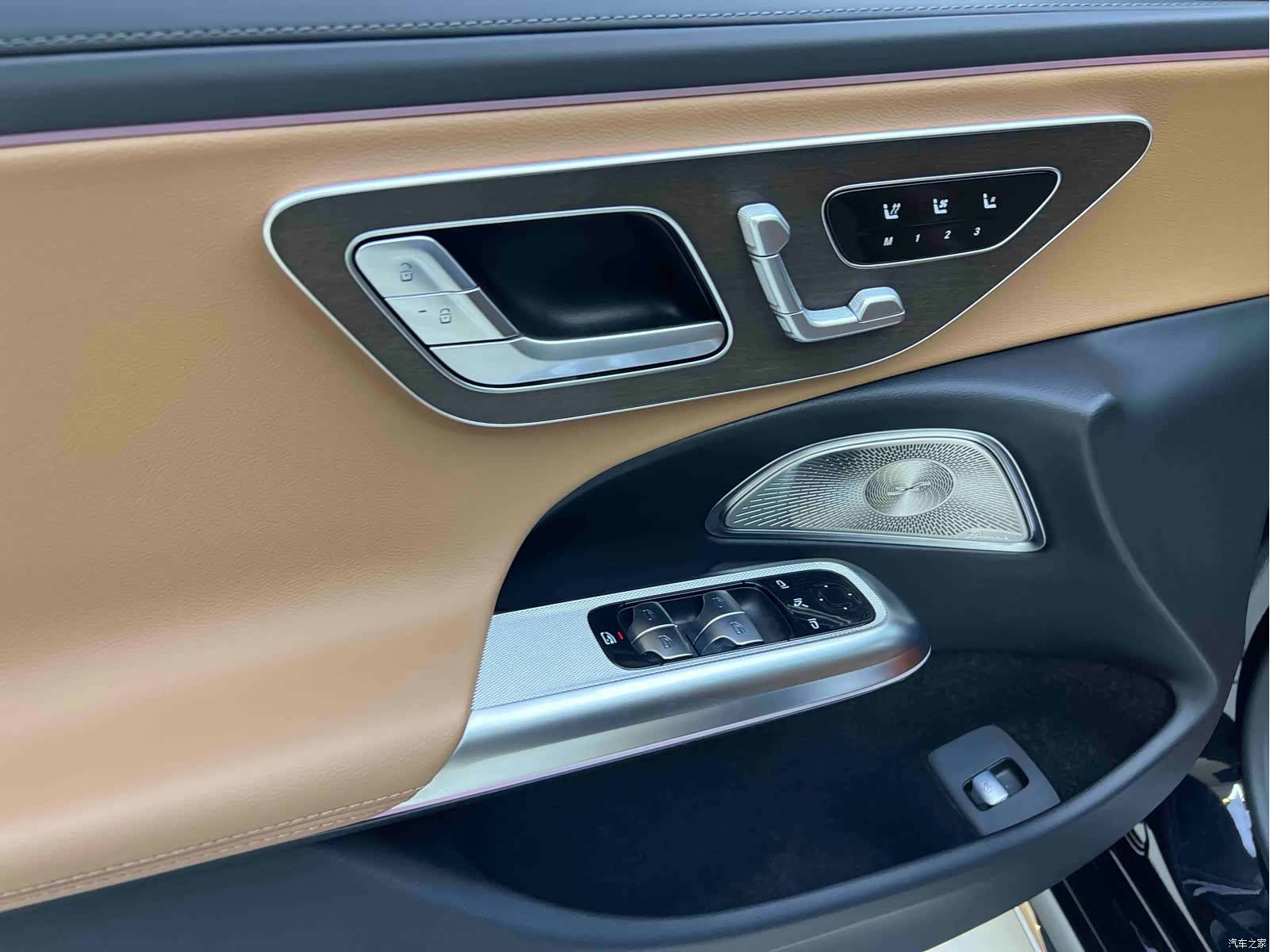 Mercedes-Benz E-Class, 2024 10