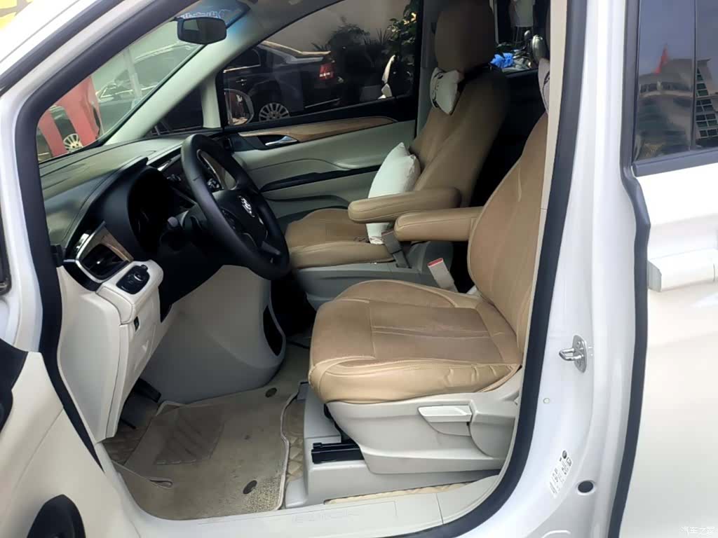 Buick GL8, 2017 15