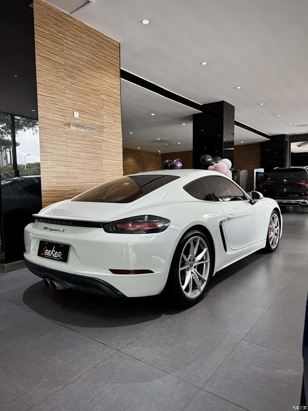 Porsche Cayman, 2018 все фото