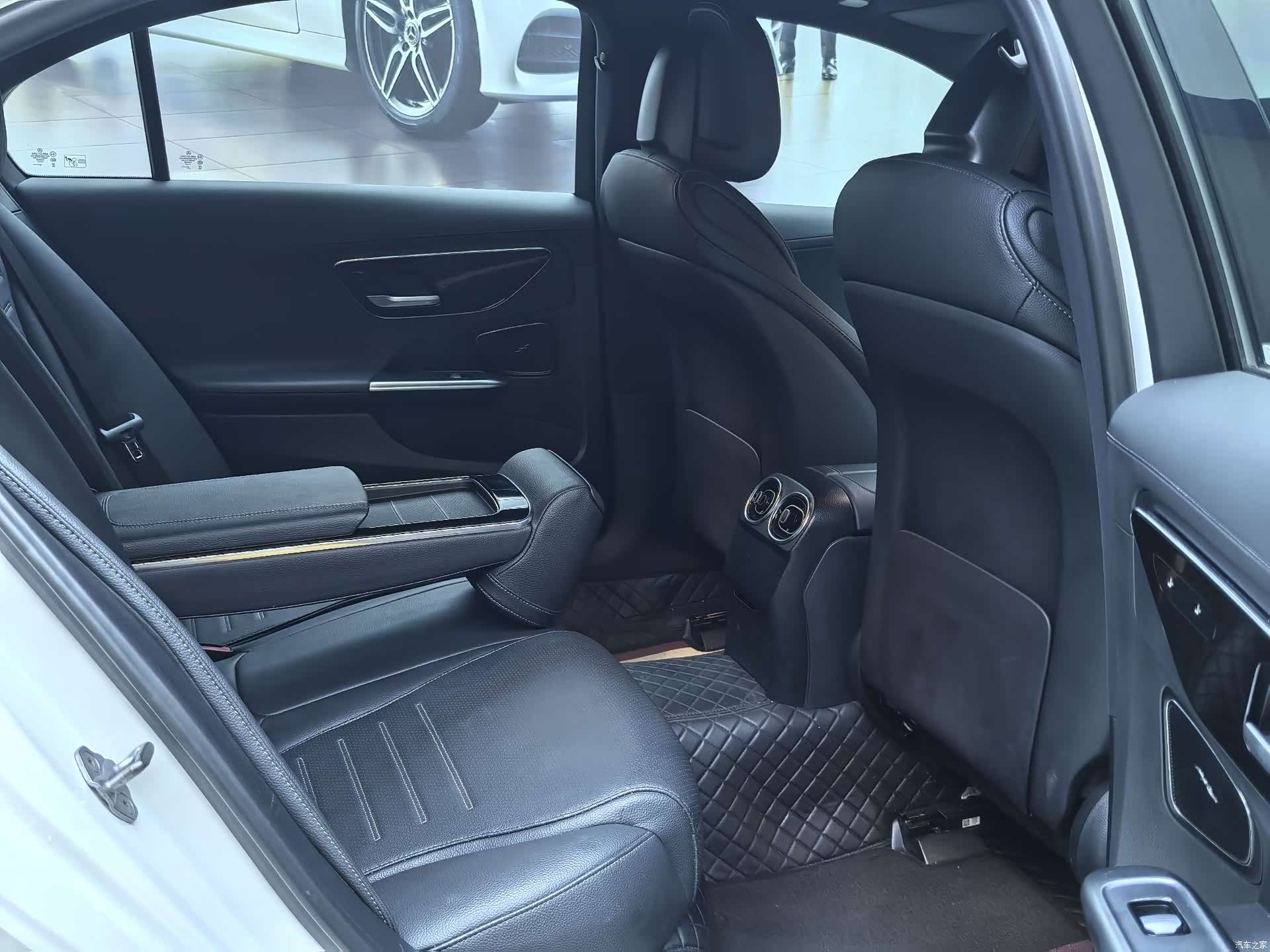 Mercedes-Benz C-Class, 2024 12