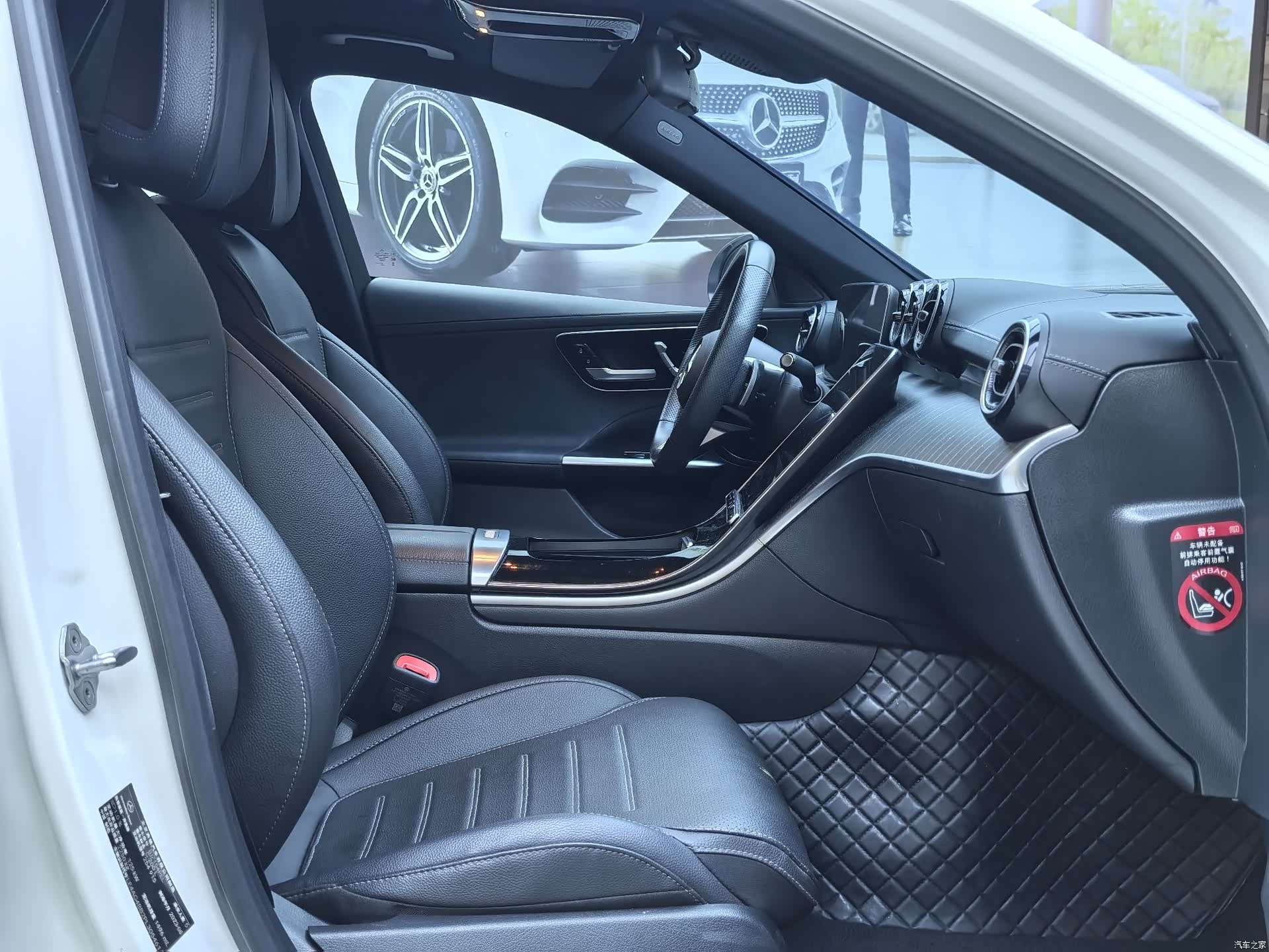Mercedes-Benz C-Class, 2024 11