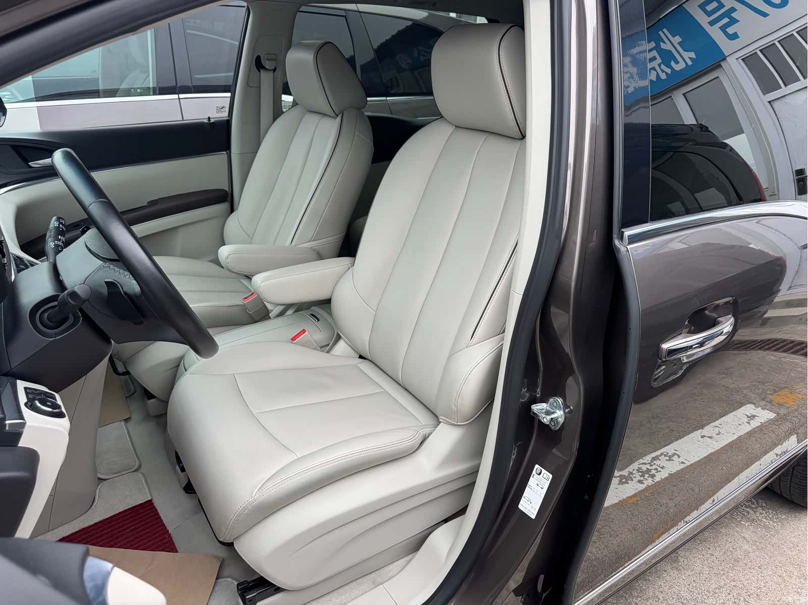 Buick GL8, 2020 9