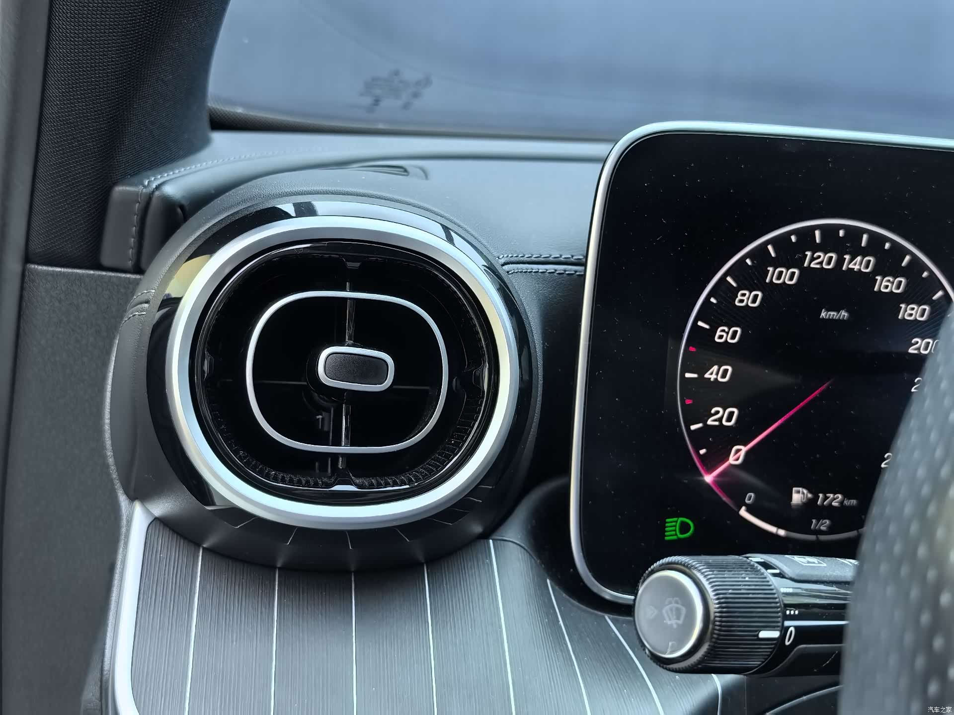 Mercedes-Benz C-Class, 2024 21