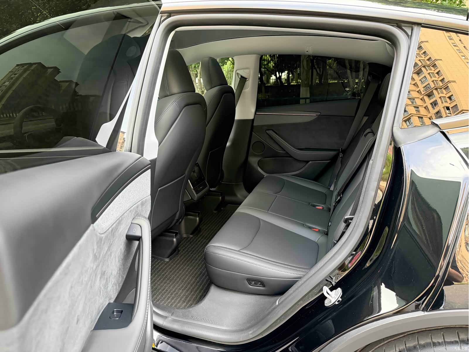 Tesla Model Y, 2025 8