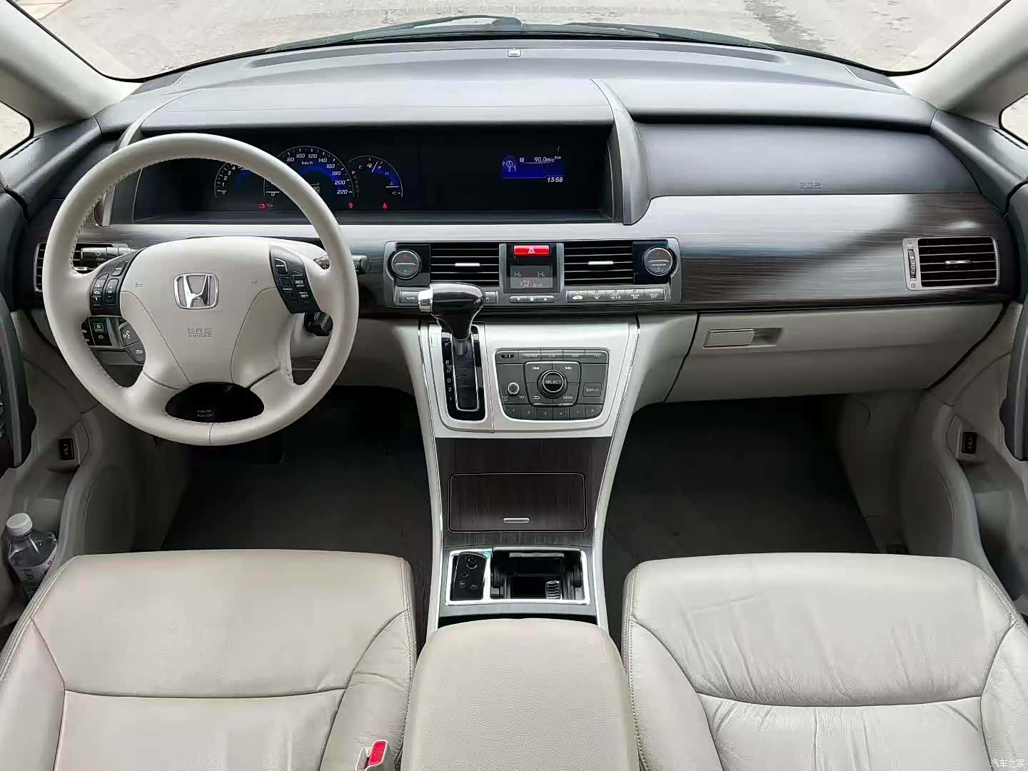 Honda Elysion, 2014 7