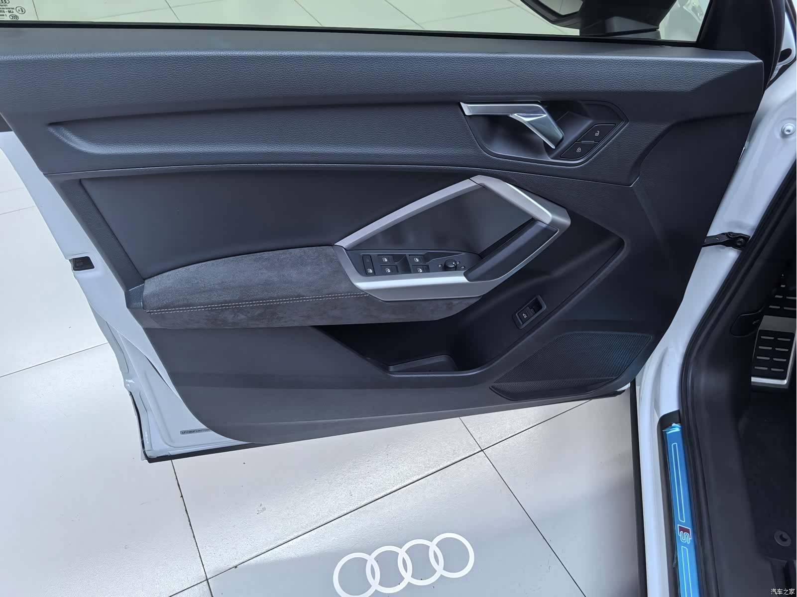 Audi Q3, 2022 все фото