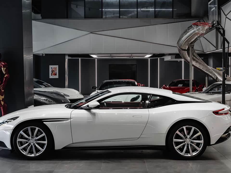 Aston Martin DB11