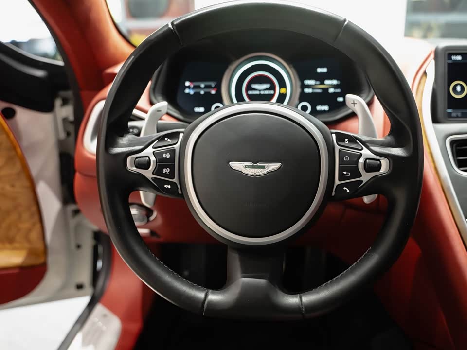 Aston Martin DB11