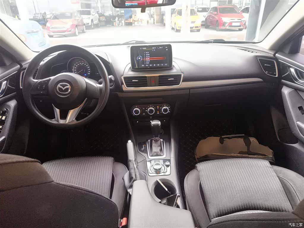 Mazda Mazda3, 2015 10