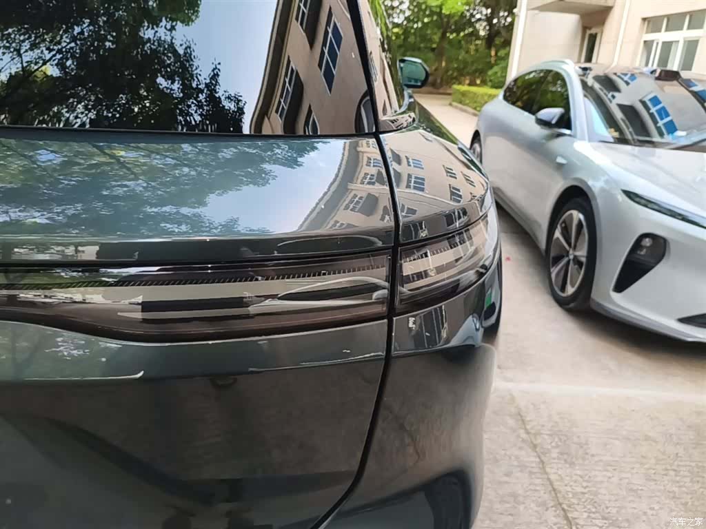 NIO ES8, 2023 7