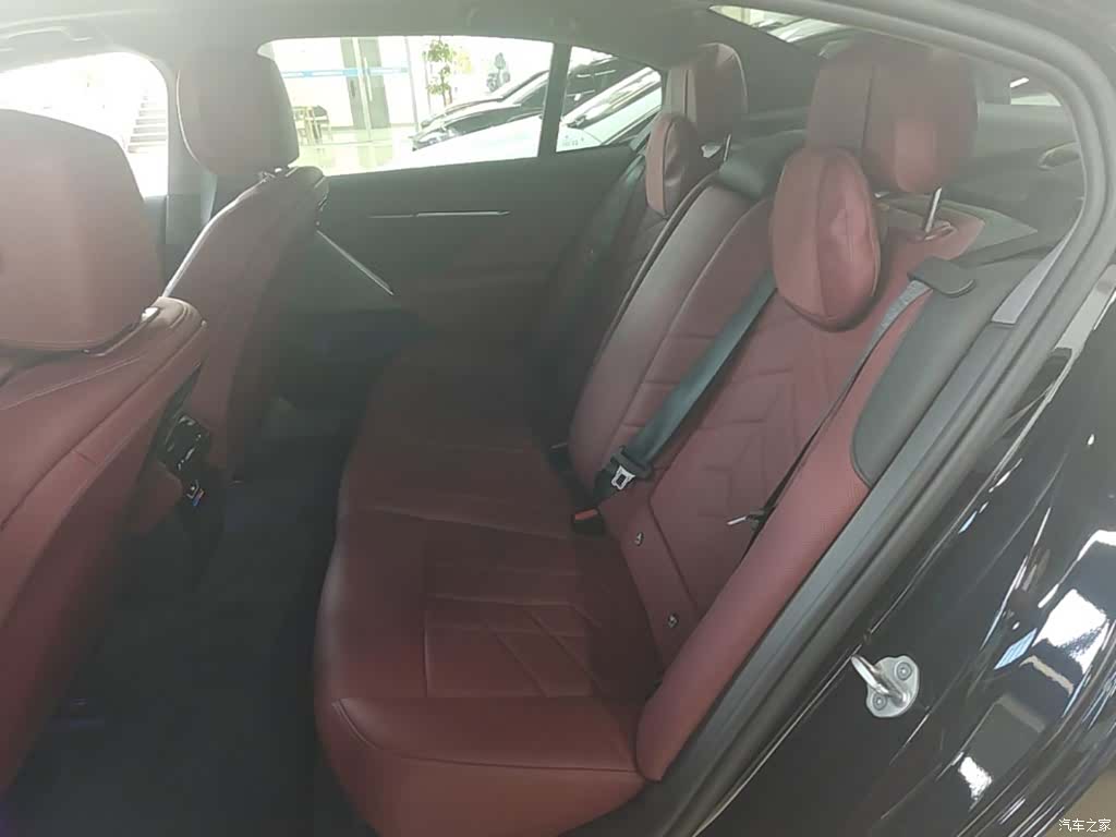 BMW i5, 2025 17