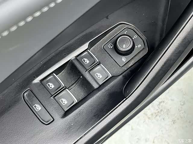 Volkswagen Sagitar, 2025 11