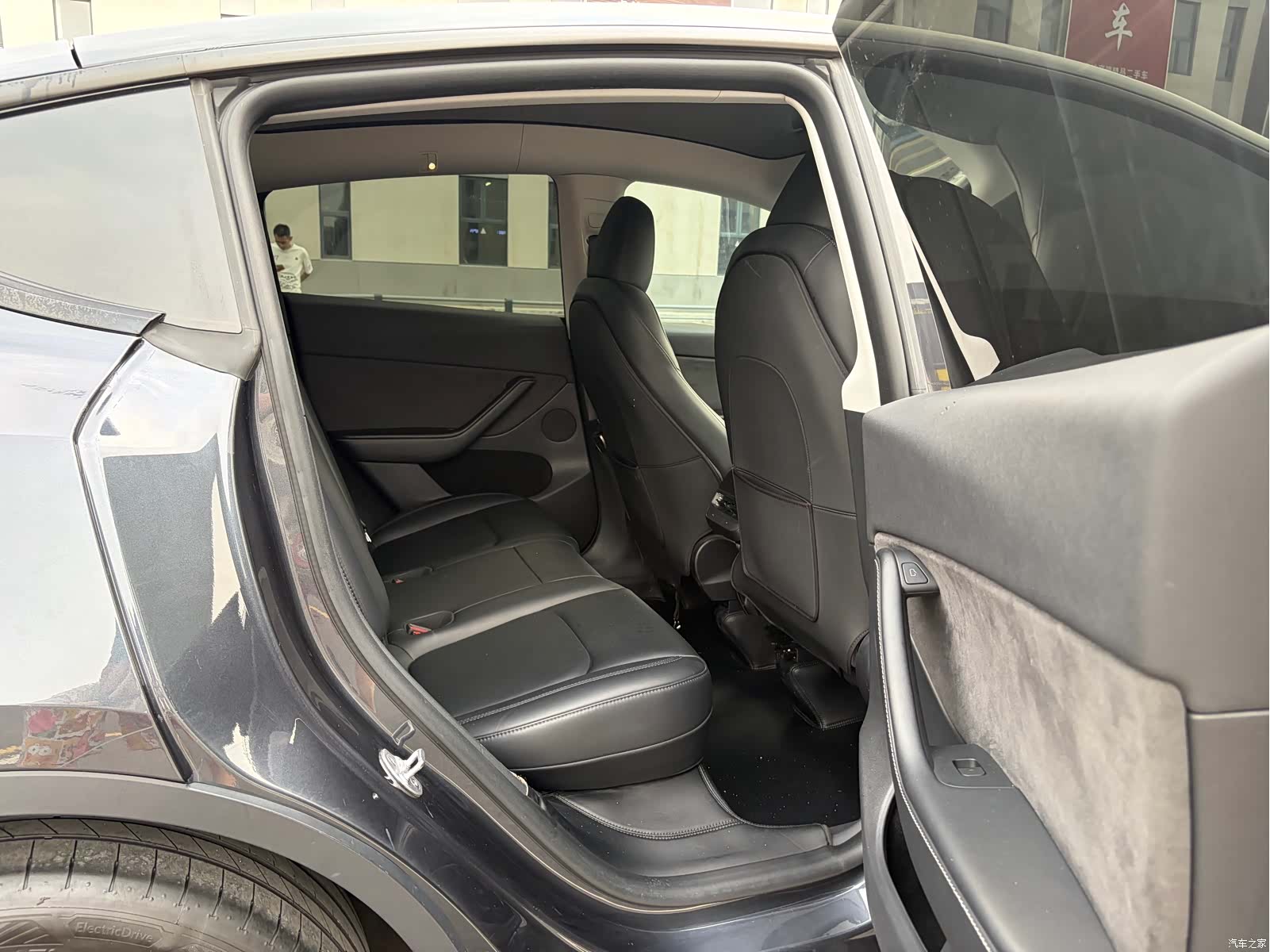 Tesla Model Y, 2024 11