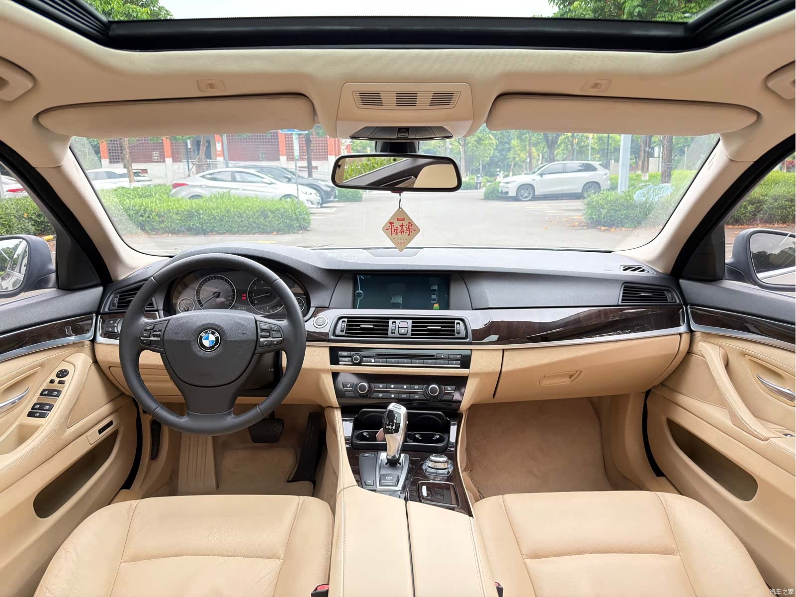 BMW 5 Series, 2010 10