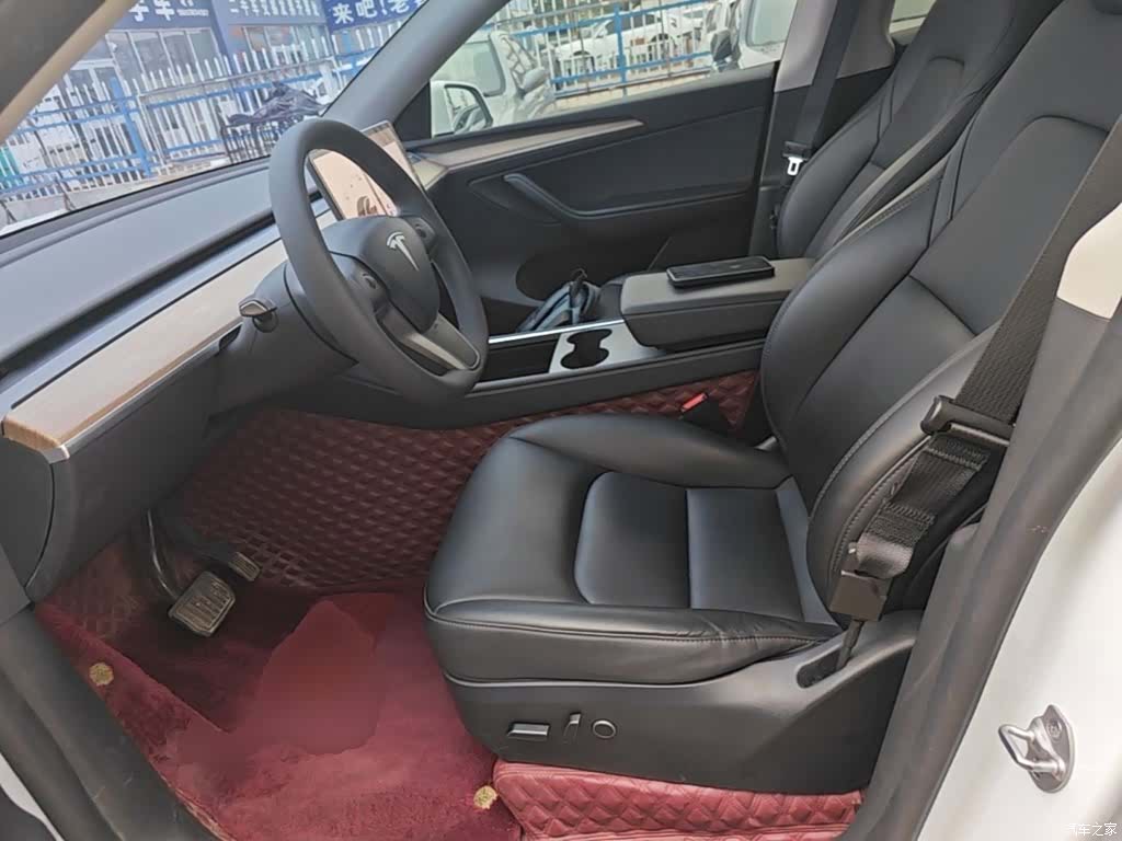 Tesla Model Y, 2023 15