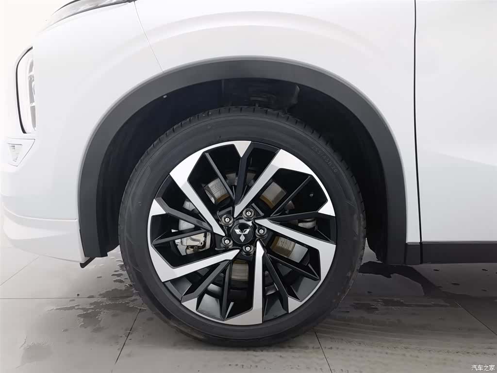 Mitsubishi Outlander, 2023 17