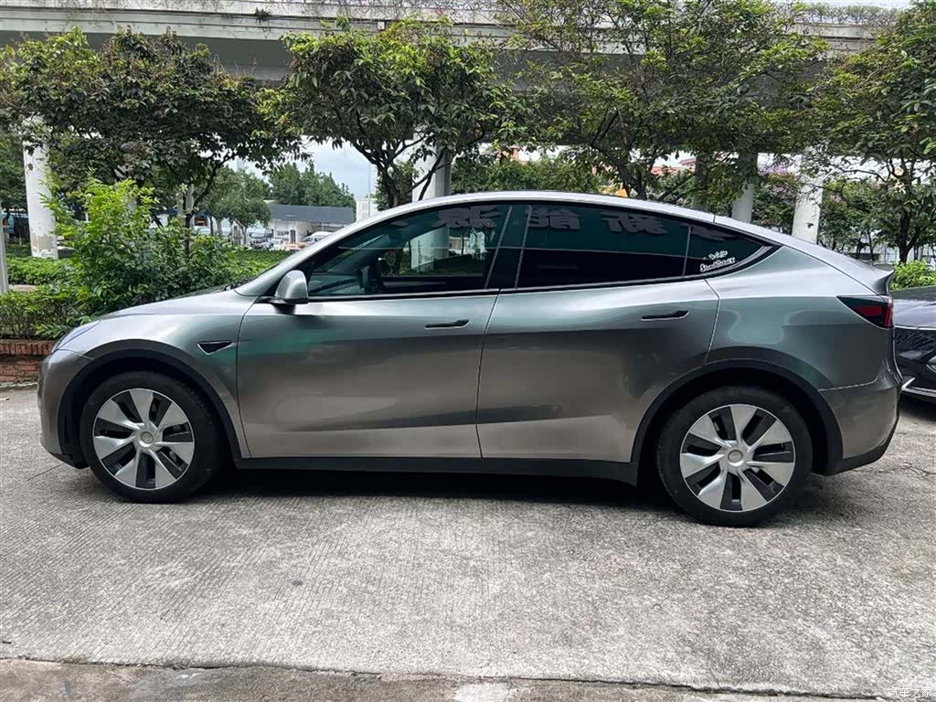 Tesla Model Y, 2021 11