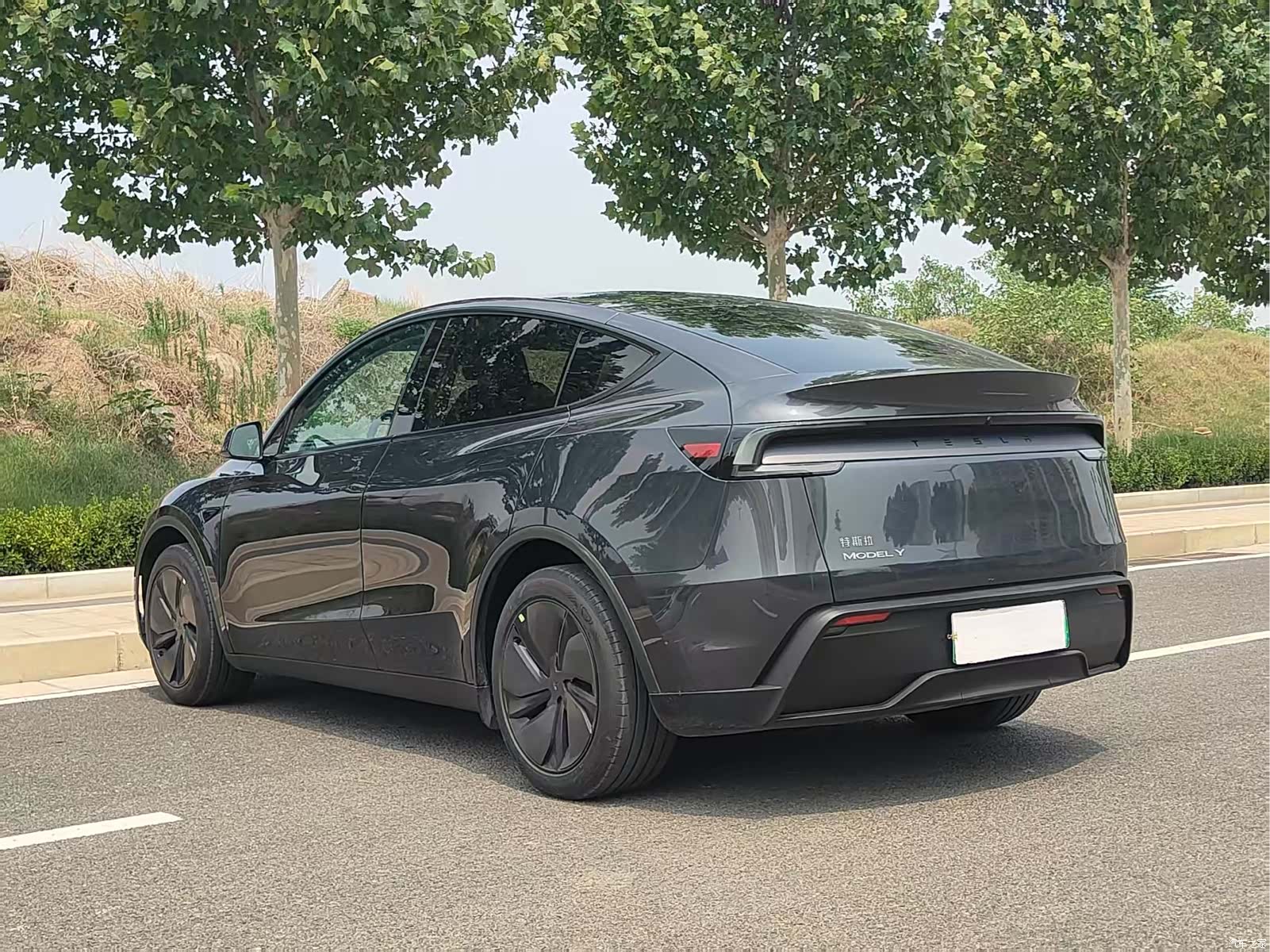 Tesla Model Y, 2025 7