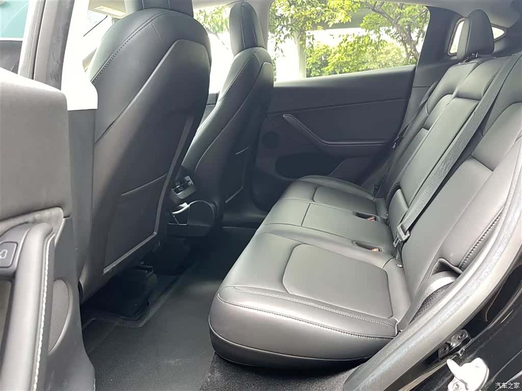 Tesla Model Y, 2022 все фото