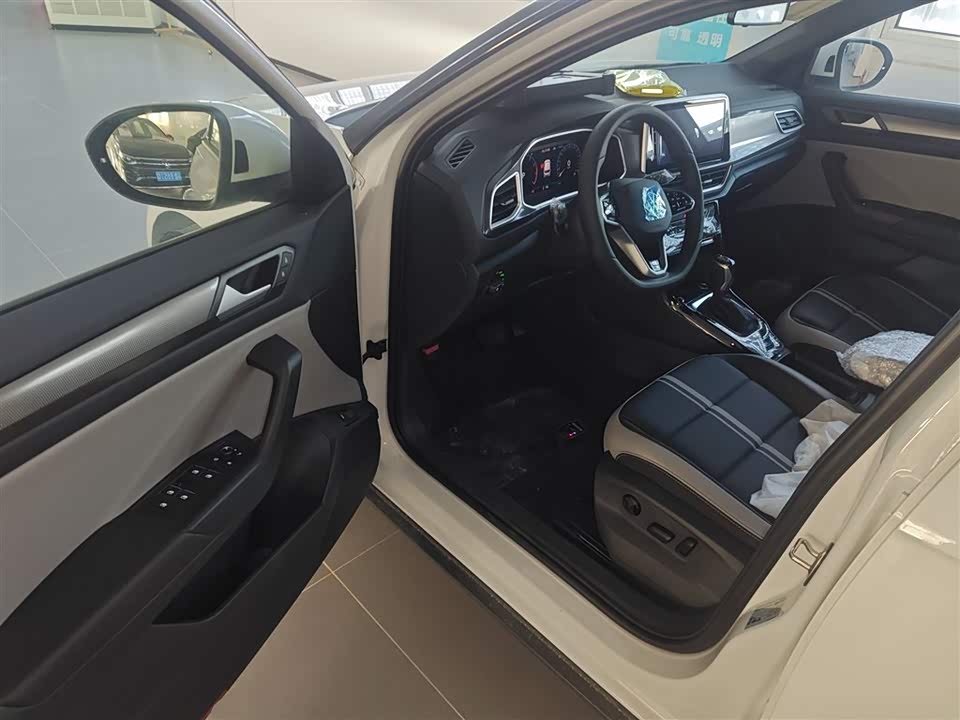 Volkswagen T-ROC exploring Songs