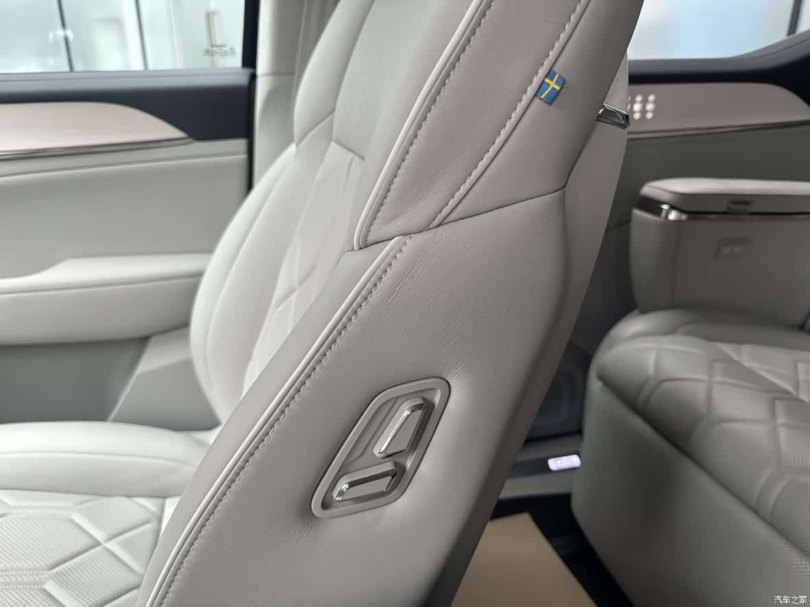 Volvo EM90, 2024 17