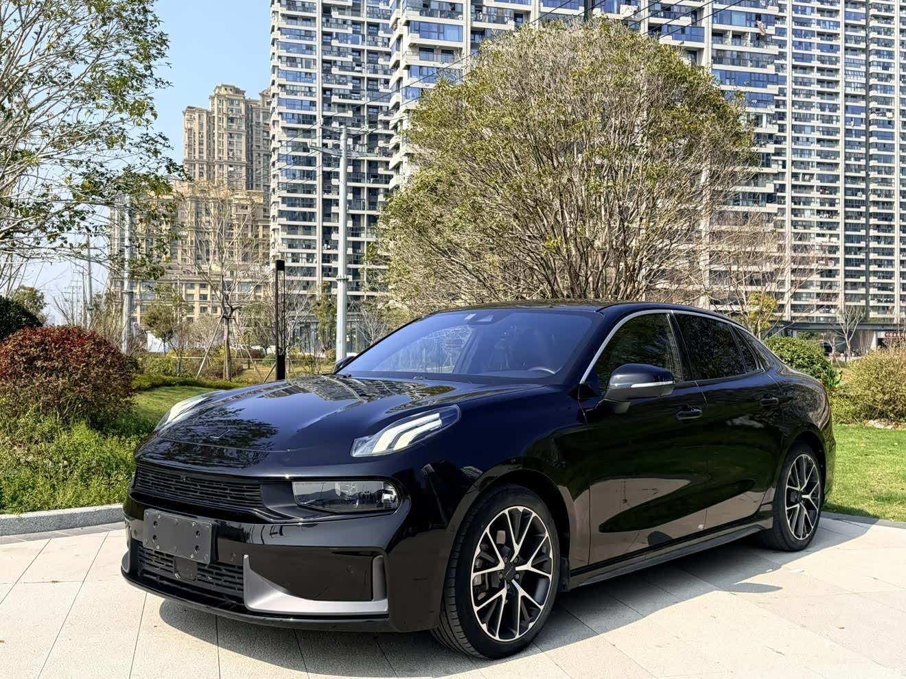 Lynk & Co 02