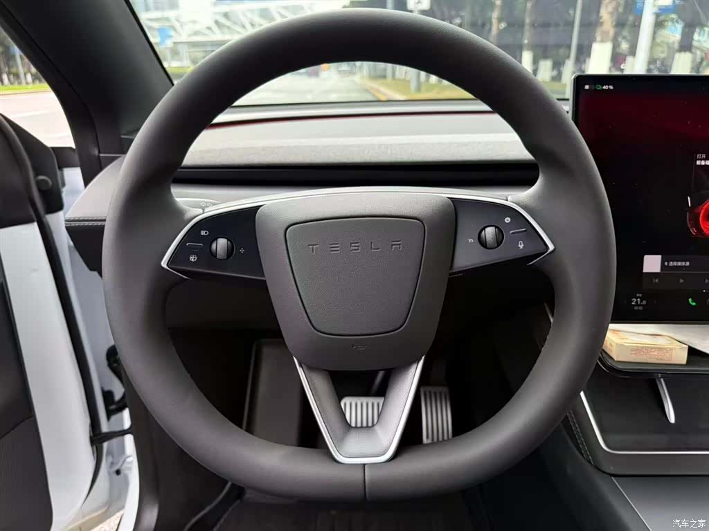 Tesla Model Y, 2025 8