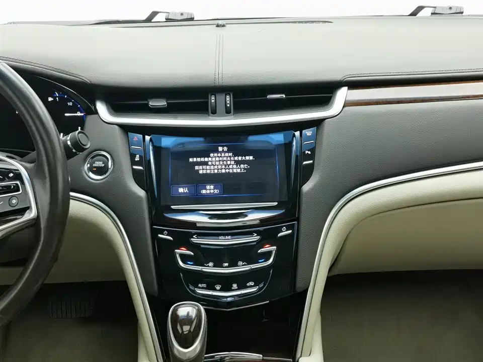 Cadillac XTS