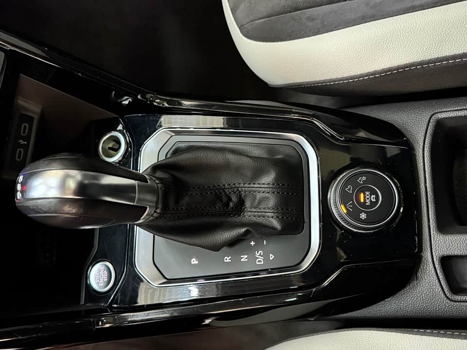 Volkswagen T-ROC exploring Songs