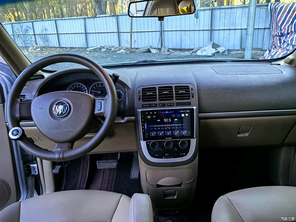 Buick GL8, 2013 4