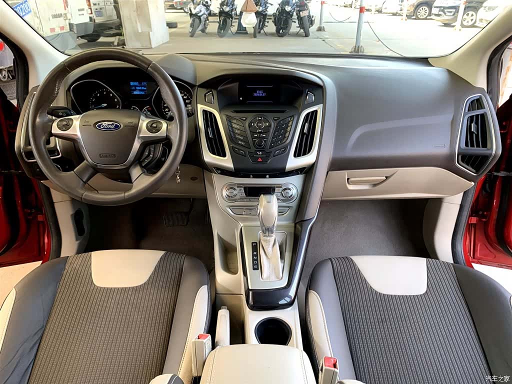Ford Focus, 2013 6