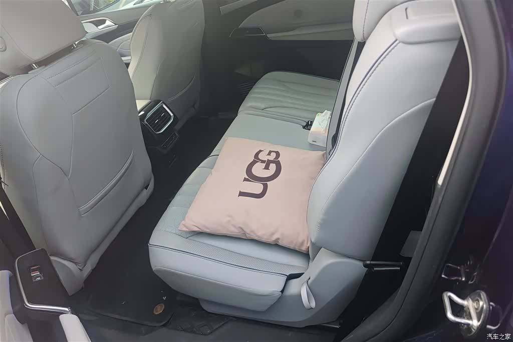 Volkswagen ID.6, 2022 11